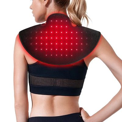 Tragbare Infrarotlicht-Therapie-Kappe 660nm & 850nm Rotlicht mit drahtloser Fernbedienung, Timer & Vibration zur Linderung von Nacken, Schultern & Rückenschmerzen